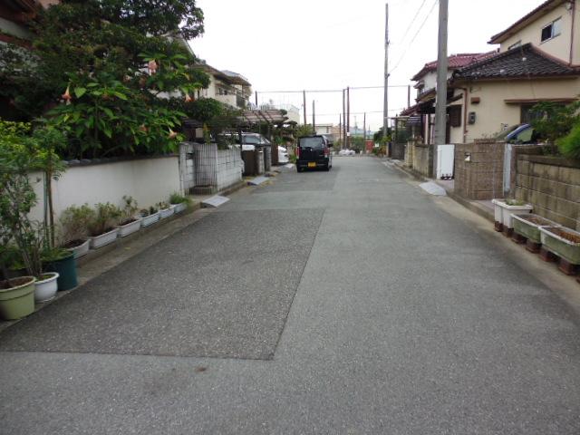 Local photos, including front road. Local (10 May 2013) Shooting