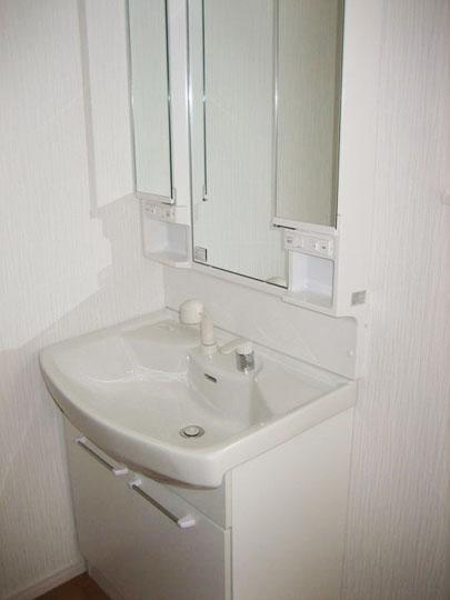 Wash basin, toilet. Indoor (September 2013) Shooting