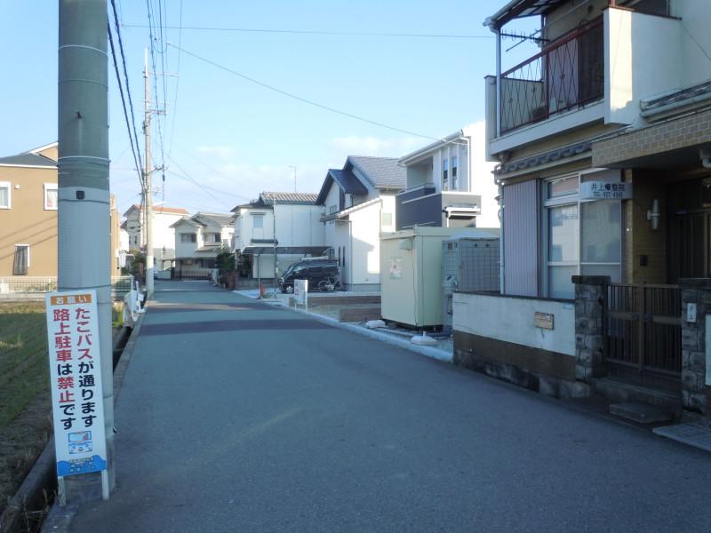 Local photos, including front road. Local (11 May 2013) Shooting