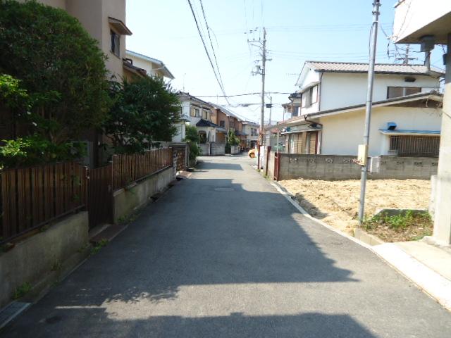 Local photos, including front road. Local (October 18, 2013) Shooting