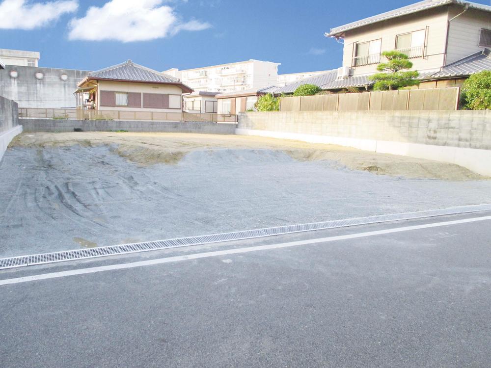 Local photos, including front road. Local (11 May 2013) Shooting