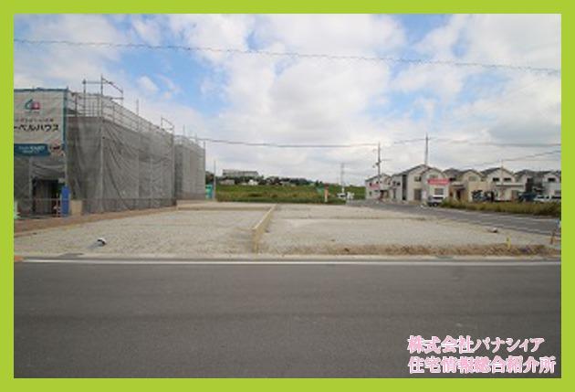 Local photos, including front road. 2013 October 2 shooting