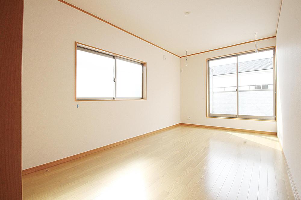 Non-living room. Local (December 4, 2013) Shooting Building 3 The main bedroom facing the south.  It poured a bright light, Every day seems to wake up naturally and eyes If this. 