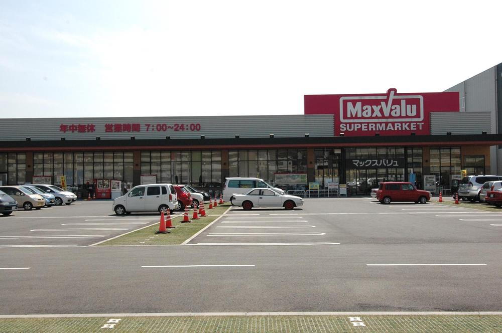 Supermarket. Maxvalu operating until 760m night 24 to Maxvalu is, Because it is in the way back of the Nishi-Akashi Station, Very convenient according to the way home from work.