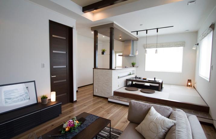 Model house photo. Our model house of the neighborhood in the public. Characteristic of modern LDK sum dining.