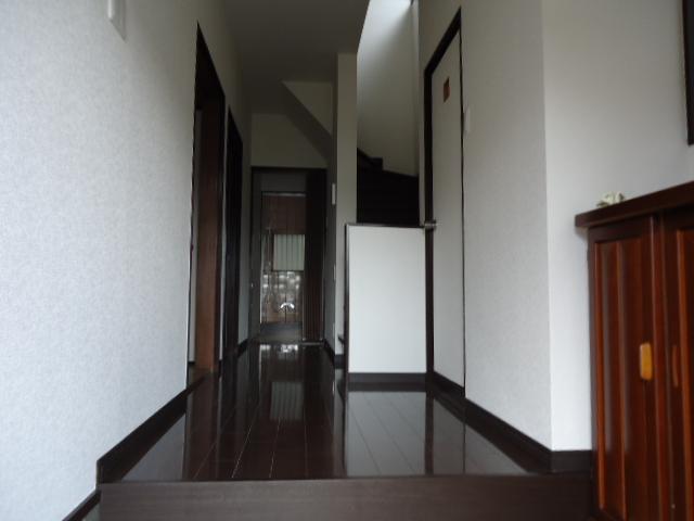 Entrance. Local (October 5, 2013) Shooting