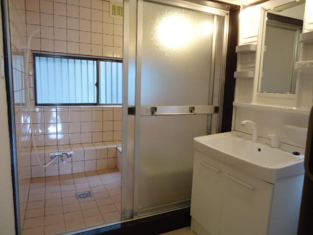 Wash basin, toilet. Local (October 5, 2013) Shooting