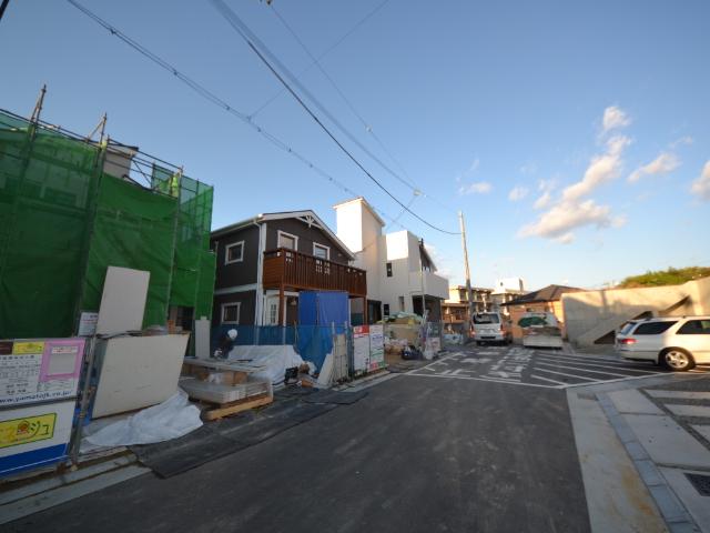 Local photos, including front road. Local (August 12, 2013) Shooting