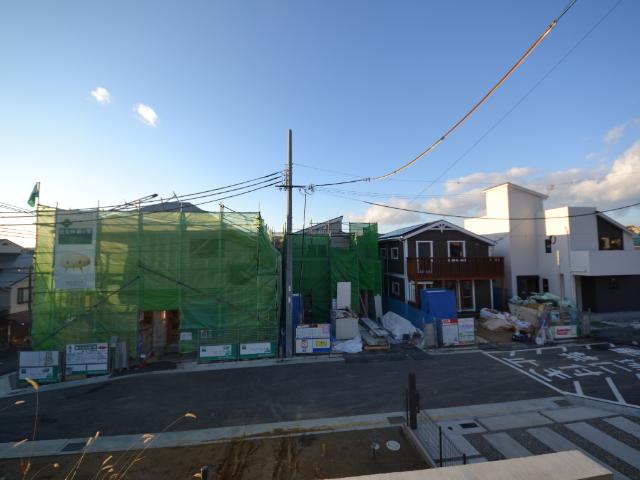 Local photos, including front road. Local (August 12, 2013) Shooting