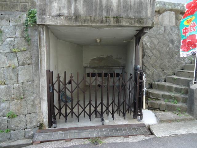 Parking lot. Local (October 31, 2013) Shooting