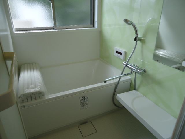 Bathroom. Local (October 31, 2013) Shooting