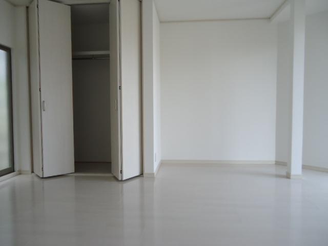 Non-living room. Local (October 31, 2013) Shooting