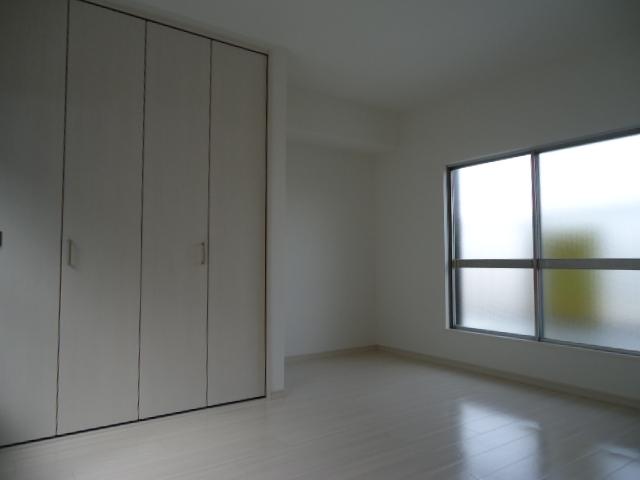 Non-living room. Local (October 31, 2013) Shooting