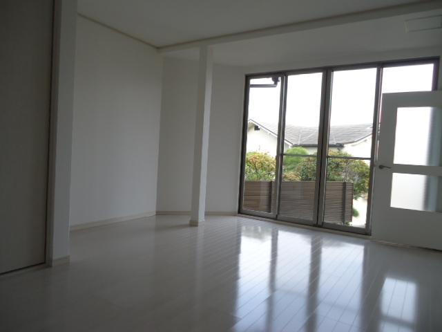 Living. Local (October 31, 2013) Shooting