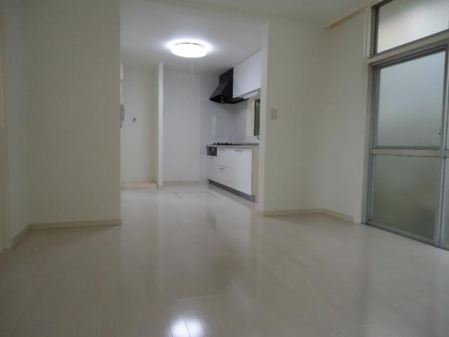 Living. Local (October 31, 2013) Shooting