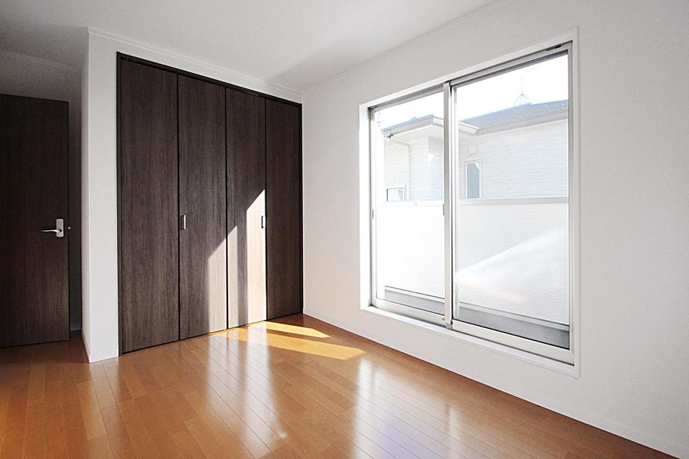 Other. Master bedroom.  The main bedroom, which is poured a bright light from the sweep-out window. Storage also enhance. 