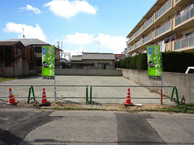 Local photos, including front road. Local Photos