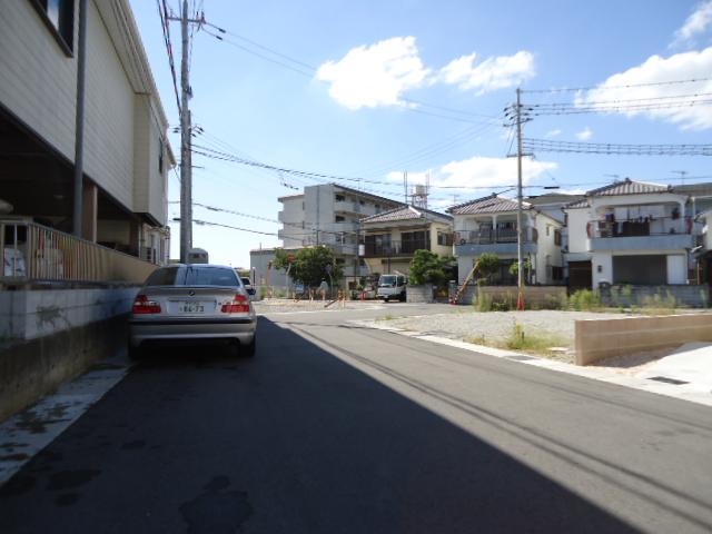 Local photos, including front road. Local (September 27, 2013) Shooting