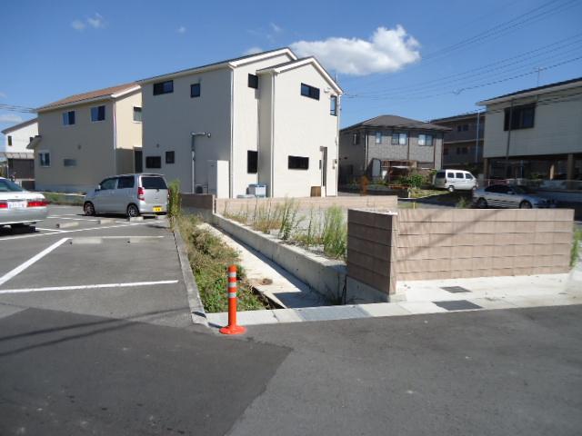 Local photos, including front road. Local (September 27, 2013) Shooting