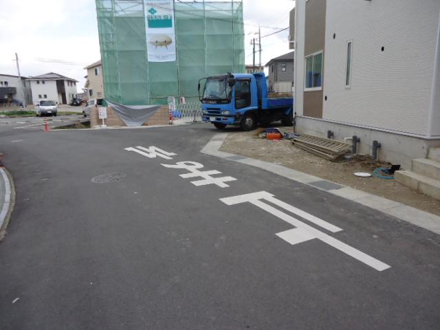 Local photos, including front road. Local (December 12, 2013) Shooting