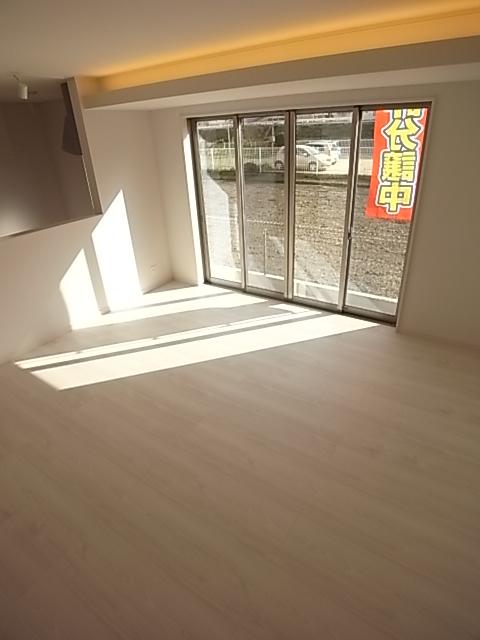 Same specifications photos (living)