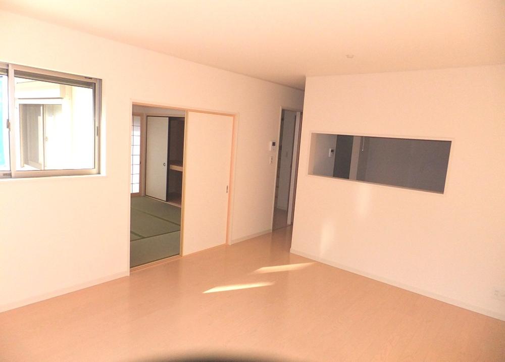 Same specifications photos (living)