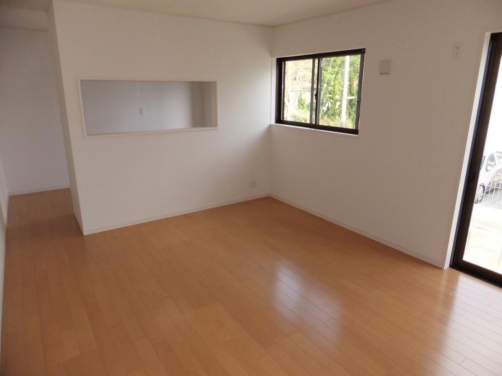 Same specifications photos (living)