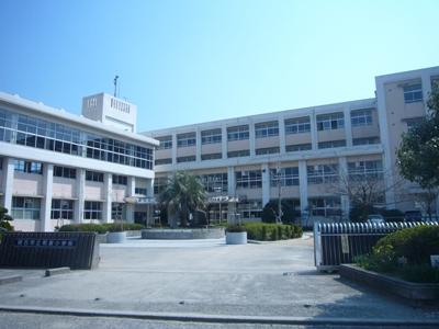 Primary school. Kanigasaka 600m up to elementary school