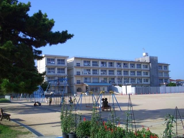 Primary school. 750m until the Akashi Municipal Futami North Elementary School