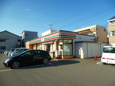 Convenience store. 127m to Seven-Eleven Nishiakashiminami the town store (convenience store)