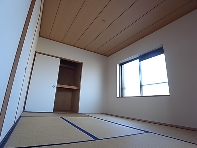 Receipt. Japanese-style room ・ Storage Yes.