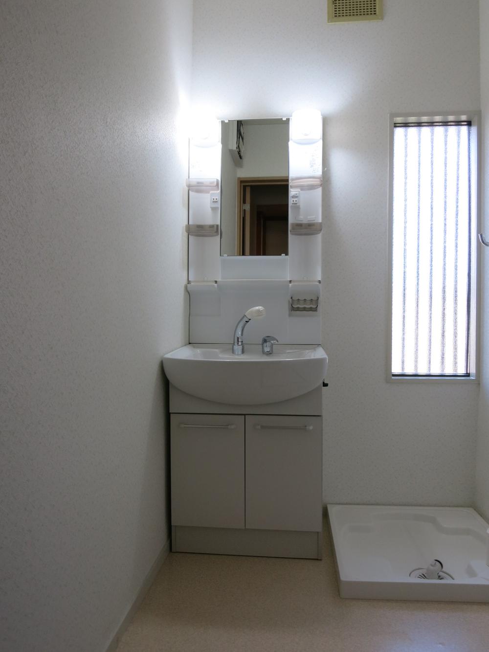 Wash basin, toilet. Local (12 May 2013) Shooting