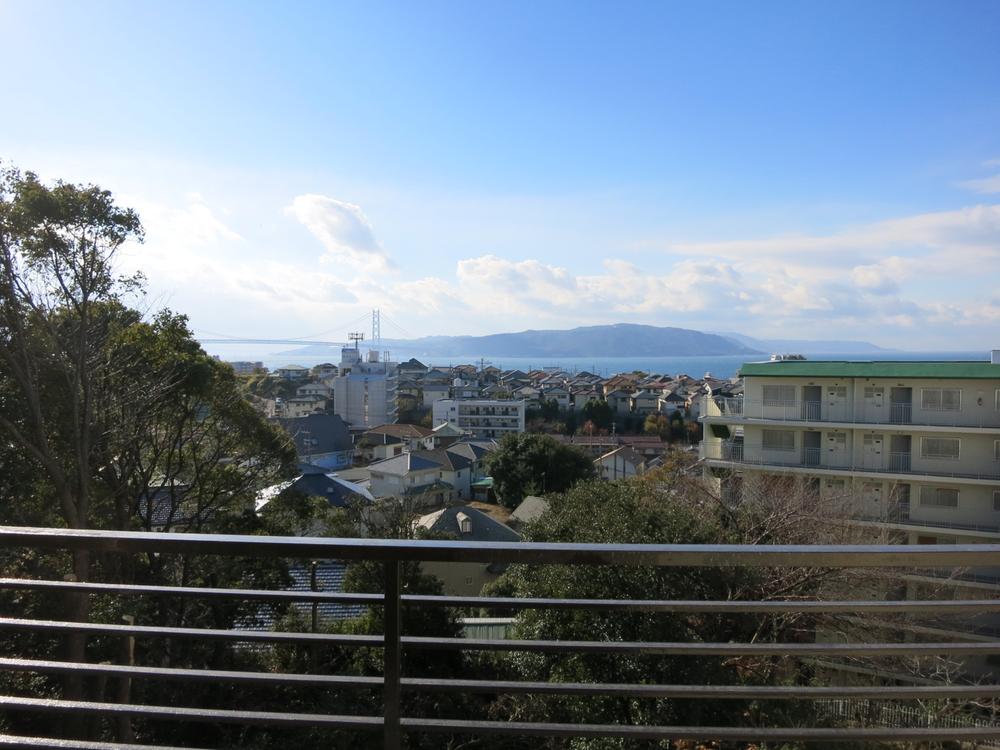 View photos from the dwelling unit. Local (12 May 2013) Shooting