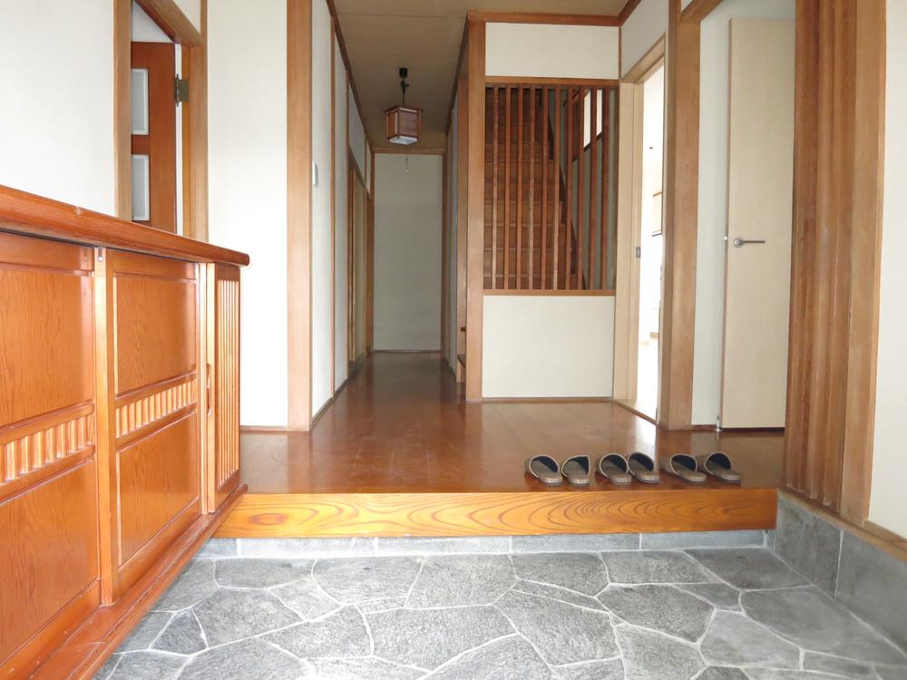 Entrance. Local (12 May 2013) Shooting