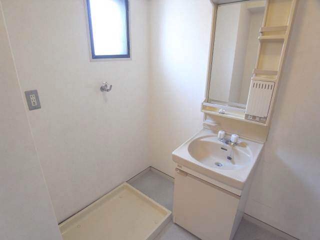 Washroom. Wash