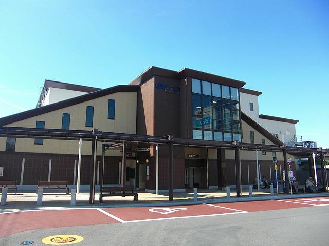 station. 1368m until JR Uozumi Station