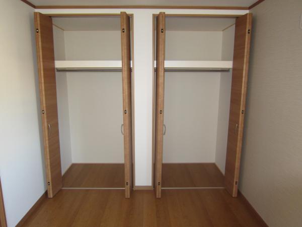 Non-living room. Of large capacity closet