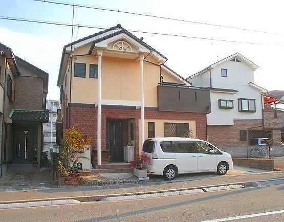 Local photos, including front road. Public road and sidewalk Yes