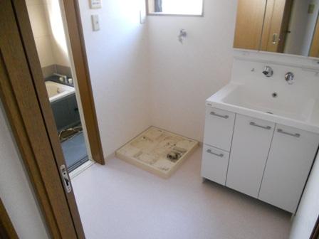 Wash basin, toilet. Indoor (12 May 2013) Shooting