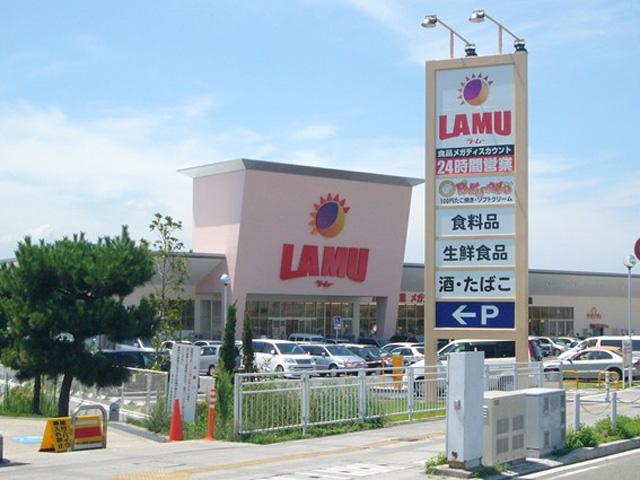 Supermarket. La ・ 600m to mu