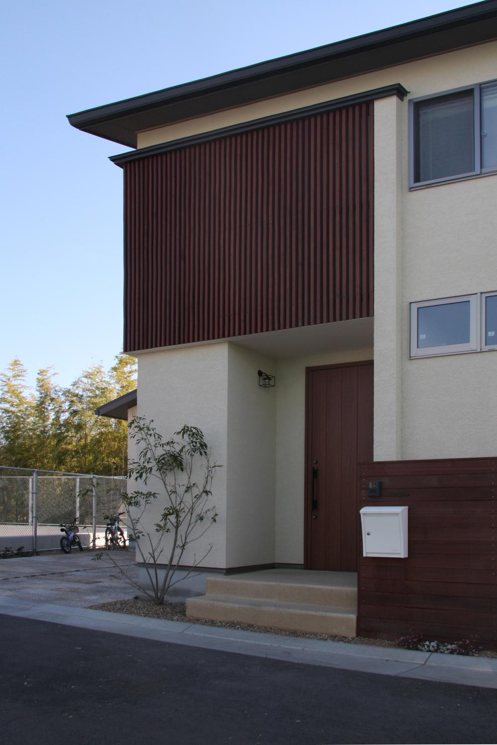 Building plan example (introspection photo). «Our construction cases» entrance dirt floor is mixed with decomposed granite soil and white cement, I was holding a wooden trowel