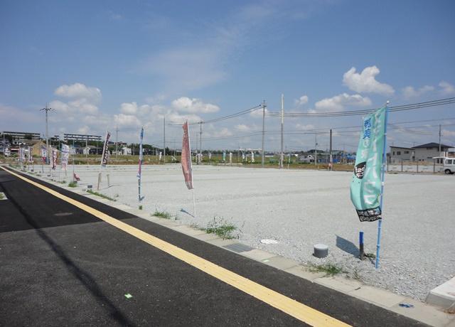 Local photos, including front road. All 15 subdivisions