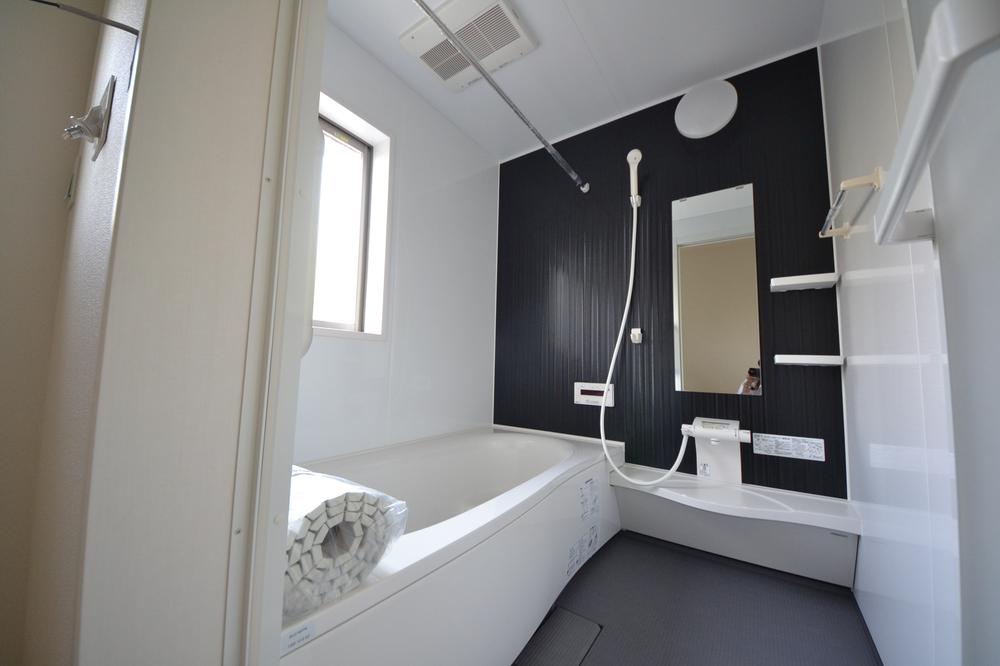 Bathroom. Local (October 4, 2013) Shooting