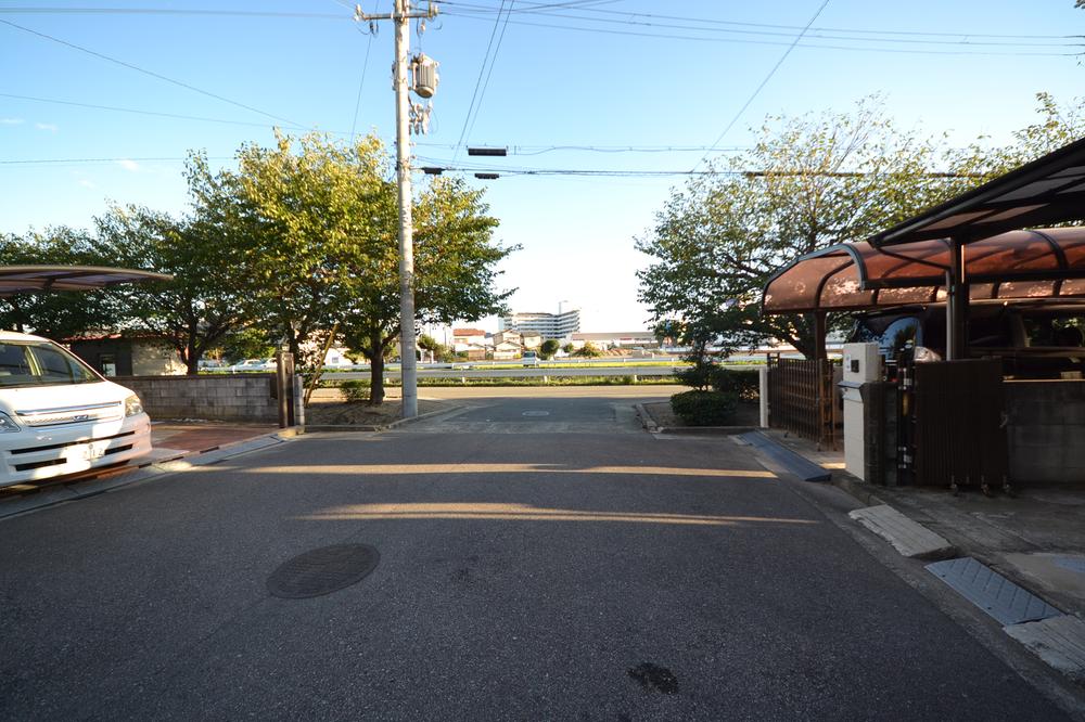 Local photos, including front road. Local (September 26, 2013) Shooting