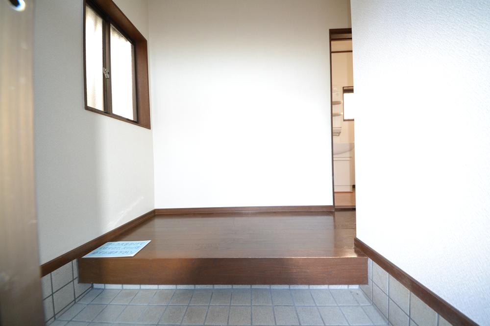 Entrance. Local (September 26, 2013) Shooting