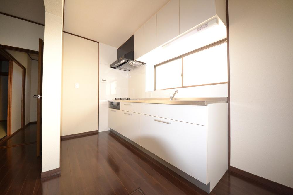 Kitchen. Local (September 26, 2013) Shooting