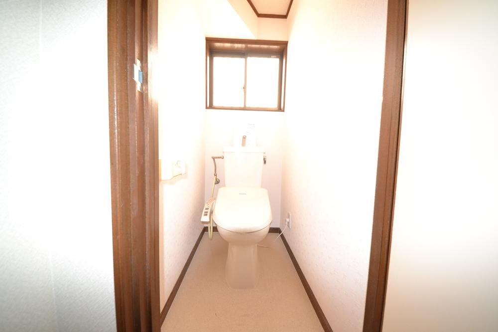 Toilet. Local (September 26, 2013) Shooting