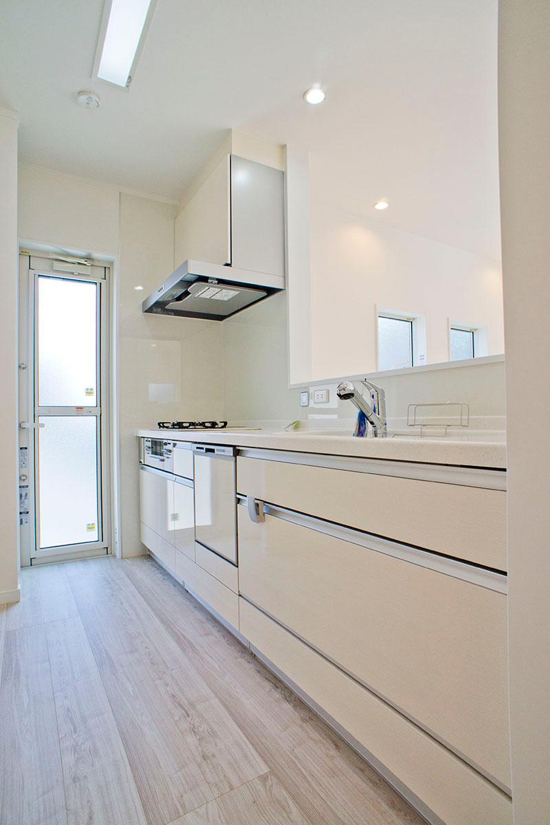 Kitchen. Indoor (12 May 2013) Shooting