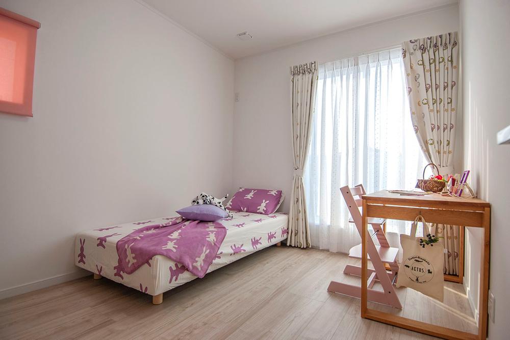 Non-living room. Indoor (12 May 2013) Shooting