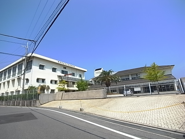 Junior high school. 472m until the Akashi Municipal Okubokita junior high school (junior high school)
